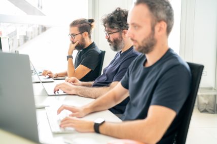 Francesco con i colleghi a lavoro