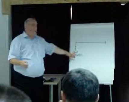 Foto dell'insegnante durante il corso