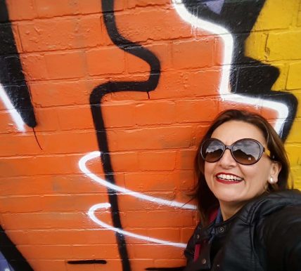 Alessia sorridente in viaggio