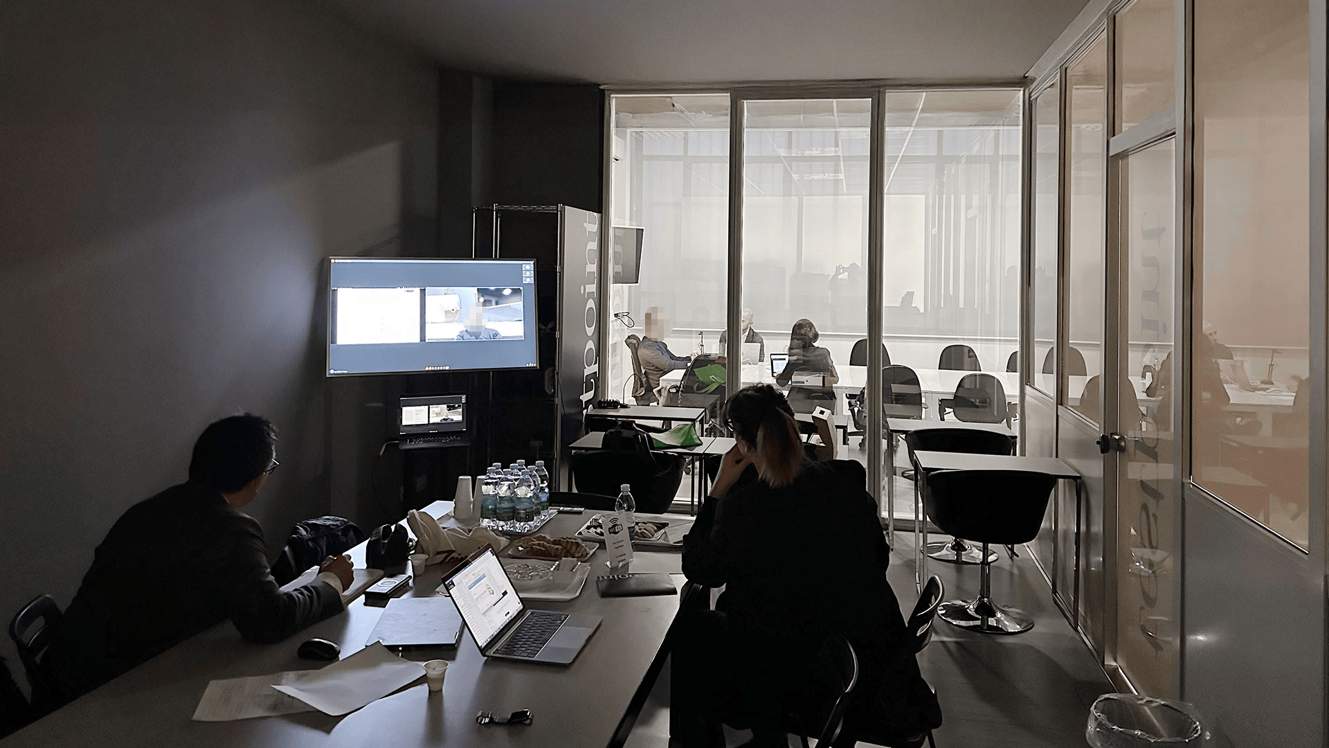 Sessione di test utente in corso con i rappresentanti di Vittoria Assicurazioni, collegati in videoconferenza per osservare le interazioni reali.