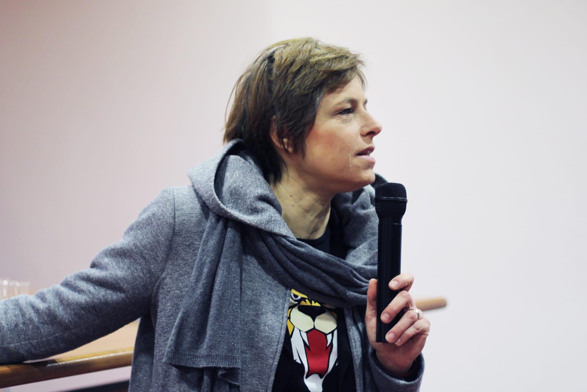 Ilaria Mauric durante il suo intervento su Social Enterprise presso l'Istituto Einaudi Molari di Santarcangelo