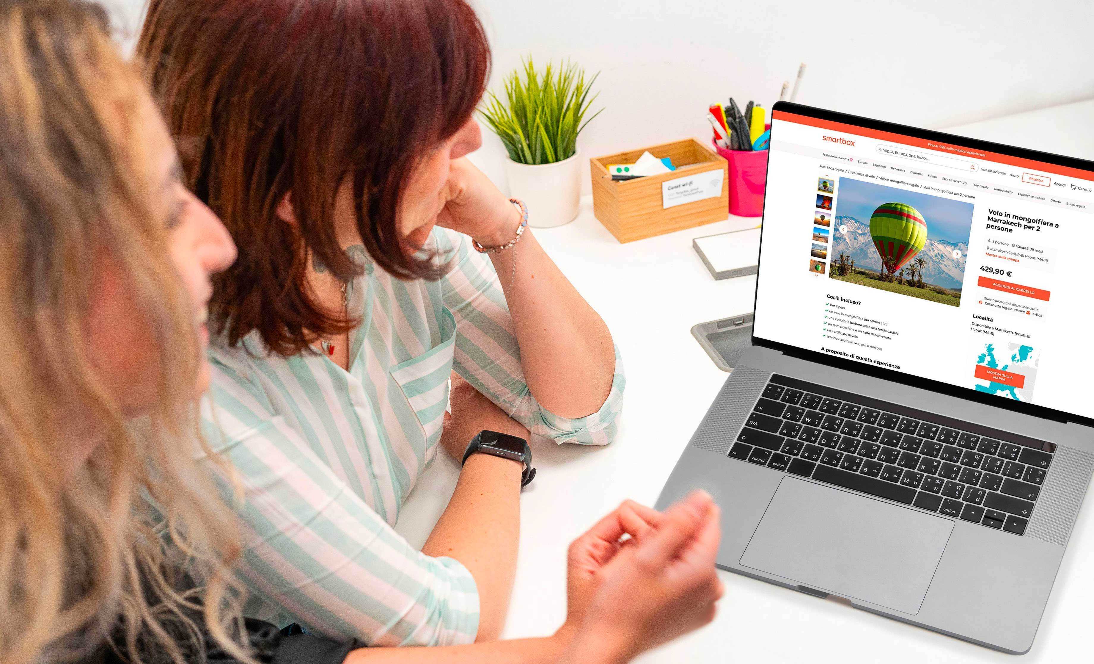 Il team Tangible durante una fase di analisi del sito web di Smartbox.